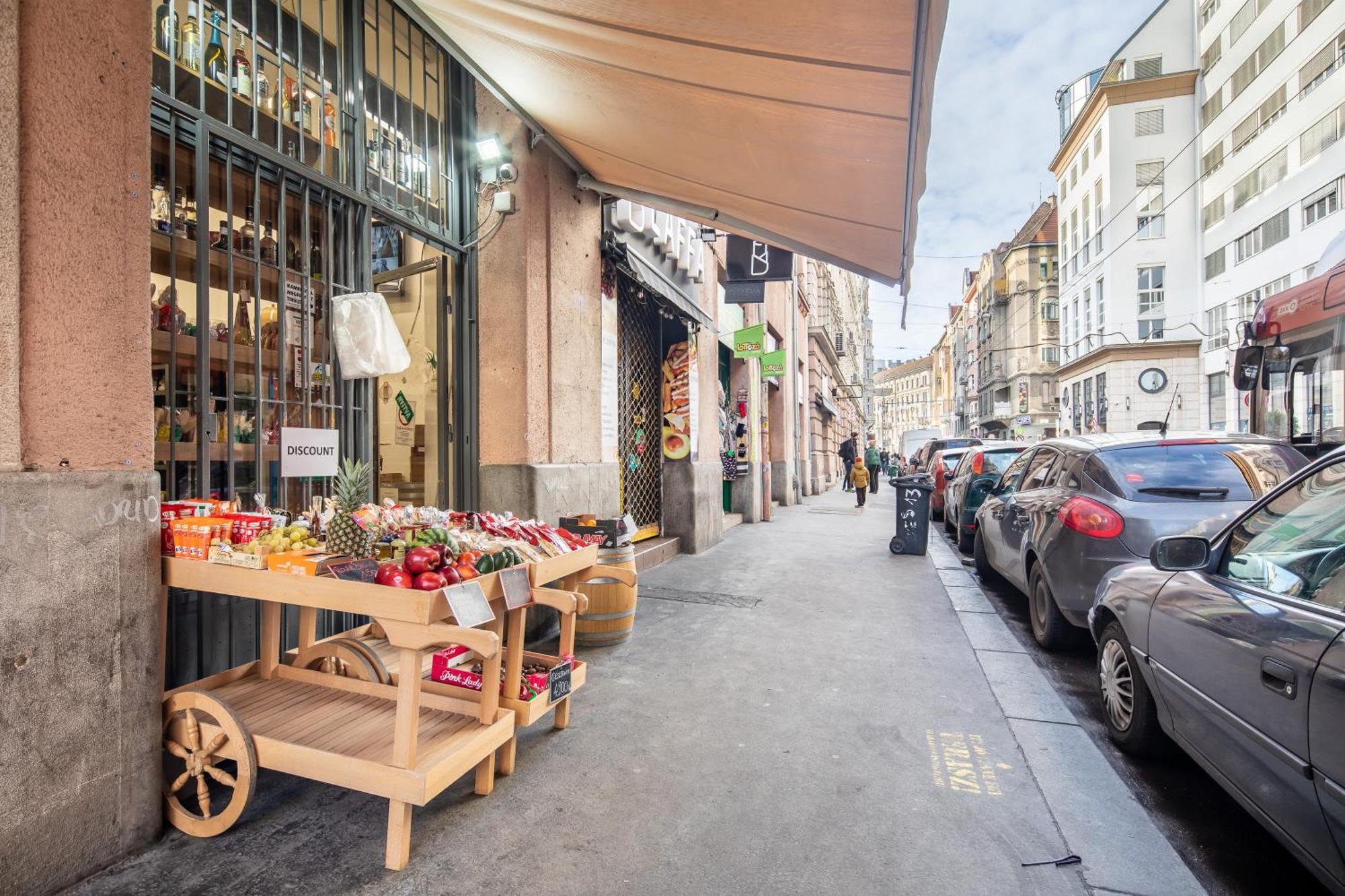 Very Central - Small Studio For Solo Traveller Budapest Luaran gambar